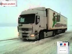 Chutes de neige : Poids lourds, circulation interdite sur certains axes du réseau routier Isérois