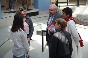 A l’occasion de la Journée de l’Europe, le Préfet de l’Isère Laurent Prévost est allé à la rencontre de lycéens et d’étudiants de la section européenne du lycée Les Portes-de-l’Oisans à Vizille.